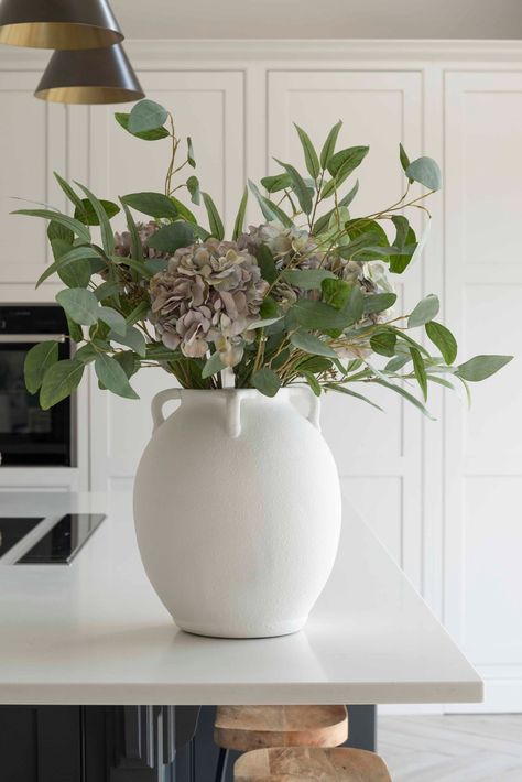 CharlesTed Home Dining Table Styling Centerpieces, Lilac Hydrangea, Willow Eucalyptus, Flower Furniture, Minimalist Homes, White Urn, Hydrangea Vase, Calming Interiors, Eucalyptus Bouquet