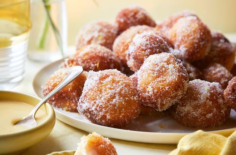 Ricotta Doughnuts Recipe, Beignets Cuits, Chocolate Dipping Sauce, Doughnuts Recipe, White Chocolate Sauce, Batter Recipe, Tesco Real Food, Lemon Ricotta, Doughnut Recipe