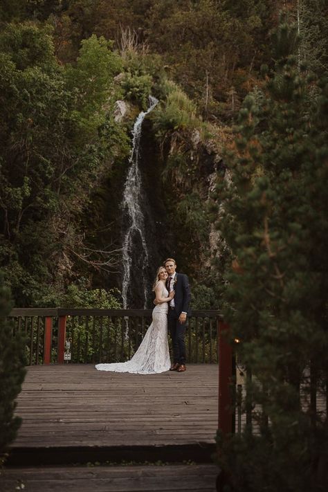 We can't get enough of this wedding portrait in front of a waterfall | Image by Tressa Wixom Photography Alexandria Photography, Fall Mountain Wedding, Turner Falls, Forest Wedding Venue, Wedding Venues Utah, Waterfall Wedding, Utah Wedding Photography, Mountain Wedding Venues, Pinterest Wedding