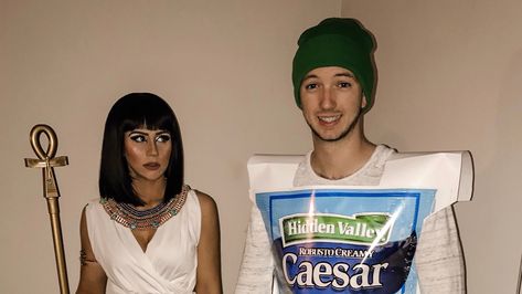 Indy-based blogger goes viral for clever Halloween costume Cleopatra And Julius Caesar Costume, Caesar Costume, Cleopatra And Julius Caesar, Julius Caesar Costume, Clever Halloween, Cheap Costumes, Clever Halloween Costumes, Red Eyeshadow, Caesar Dressing