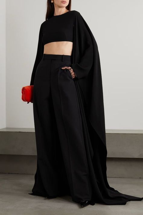 Edgy Minimalist Style, Full Black Outfit, Goals 2023, High Waisted Skirt Outfit, Structured Fashion, Valentino Pants, Valentino Clothing, Linen Fashion, Style Goals