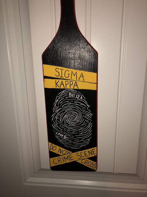 Big/little crime scene, fingerprint sorority paddle, sigma kappa Funny Sorority Paddles, Paddle Sorority Big, 21st Birthday Paddle, Paddle Sorority, Paddle Designs, Plaque Ideas, Big Little Paddles, Big/little Baskets, Paddle Ideas