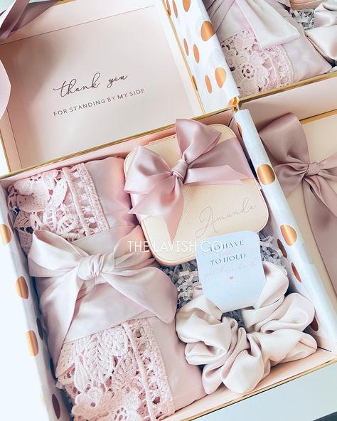 Thoughtful, pretty, and perfectly personalized 💕 This bride went all out to thank her bridal party with their wedding day gifts! Each box included: ✨ A satin robe for getting ready, matching her wedding colors. ✨ A travel-sized, personalized jewelry box. ✨ A satin scrunchie, tying the whole look together. If you’re planning your wedding day thank-you gifts, robes are a perfect choice! You can customize them to match your wedding colors or theme. DM us to get more info! #bridesmaidsprop... Gifts From Bride, Bridesmaid Gifts From Bride, Personalized Jewelry Box, Wedding Day Gifts, Wedding Aesthetic, Plan Your Wedding, Stand By Me, Thank You Gifts, Getting Ready