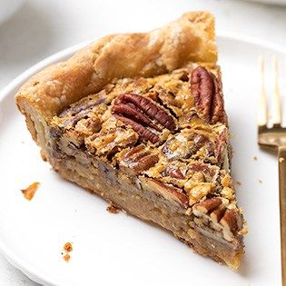 Check out this gluten free pecan pie recipe to create the perfect dessert for all occasions. You'll find this flaky and sweet gf pecan pie to be irresistible! Gluten Free Pecan Pie Recipe, Sweet Potato Pecan Pie, Gluten Free Pecan Pie, Gluten Free Pecan, Southern Pecan Pie, Sweet Potato Pecan, Pecan Pie Easy, Bourbon Pecan Pie, Pecan Pies