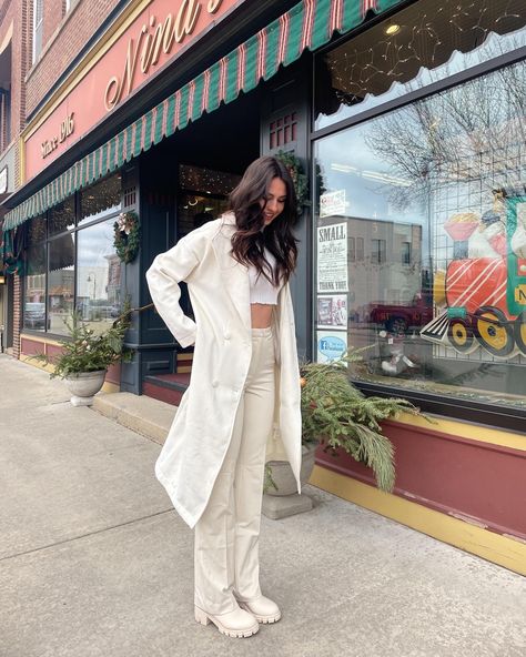 Zara White Boots Outfit, Cream Chealse Boots Outfit, White Platform Boots Outfit Winter, Chelsea Boots Outfit White, Creme Chelsea Boots Outfit, Beige Platform Boots Outfit, Cream Platform Boots Outfit, Beige Chunky Boots Outfit, Cream Chelsea Boots Outfit