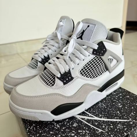 Brand New, Never Worn, And An Original Shoebox Legging Adidas, Nike Air Jordan 4 Retro, Stile Hijab, Nike Air Jordan 4, Trendy Shoes Sneakers, Dr Shoes, Nike Shoes Girls, Preppy Shoes, Jordan Shoes Girls