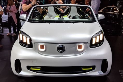 Toyota Concept Car, Concept Car Interior, Mercedes Smart, Electric Car Concept, Concept Cars Vintage, Future Concept Cars, Urban Mobility, Benz Smart, Smart Fortwo