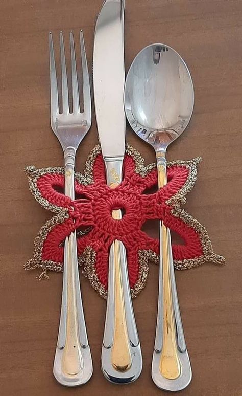 Christmas Cutlery, Crochet Kitchen, Crochet Bookmarks, Crochet Decoration, Crochet Home Decor, Crochet Fashion Patterns, Crochet Flower Tutorial, Christmas Crochet Patterns, Home Diy Projects