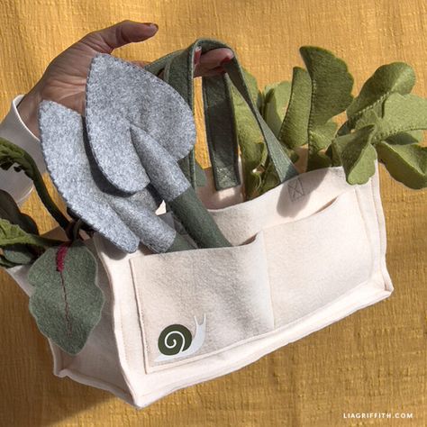 Felt Garden Tote Teaching Gardening, Felt Crafts Kids, Felt Garden, Paper Flower Kit, Felt Kids, Felt Tote Bag, Spring Gardening, Felt Tote, Craft Tote