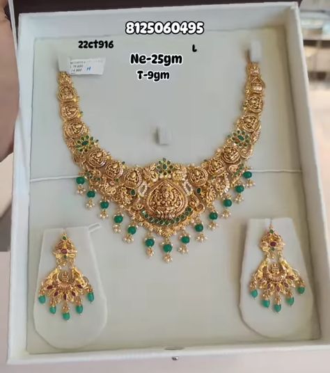 Lakshmi Bangles, Bangles Jewelry Designs Gold, Jewelry Designs Gold, Gold Earrings Studs Simple, Pretty Gold Necklaces, Fashion Jewelry Necklaces Gold, Gold Earrings For Kids, Temple Necklace, Haram Designs