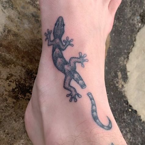 Lizard Tattoo Design, Ryan Tattoo, Most Painful Tattoo, Gecko Tattoo, Lizard Tattoo, Sketch Style Tattoos, Sick Tattoo, Cute Little Tattoos, Old Tattoos