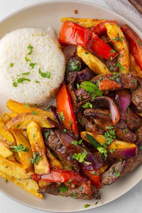 Lomo Saltado Instant Pot, Lomo Saltado Sauce, Loma Saltado, Peruvian Spaghetti, Lomo Saltado Recipe, Saltado Peruvian, Peruvian Beef, Peru Food, Peruvian Dishes