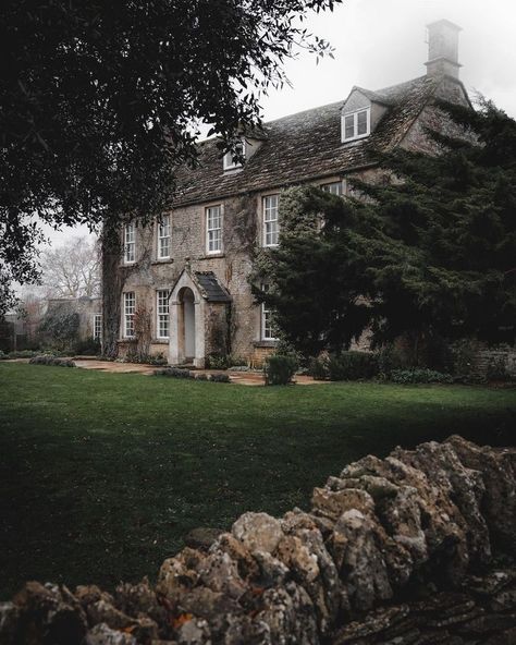 Old English Manor, Moody Home, Dorian Grey, Photography Places, Old Manor, Dark And Moody, Dream Cottage, English House, Old Farmhouse