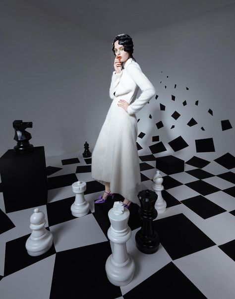 Lucia Giacani, Moda Milano, Chess Queen, Model Pose, Vogue India, Prop Styling, Vogue Russia, Photo Heart, Vogue Italia