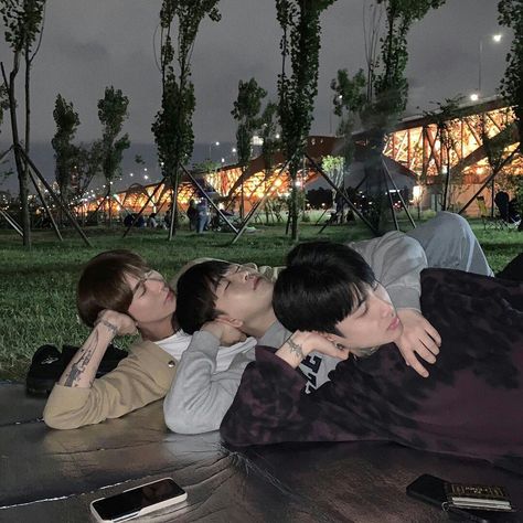 Ulzzang 3 Girl 3 Boy Squad, Boys Korean, Friends Boys, Muka Lelaki, Korean Friends, Boy Squad, Guy Best Friends, State Of Grace, Best Friend Photoshoot