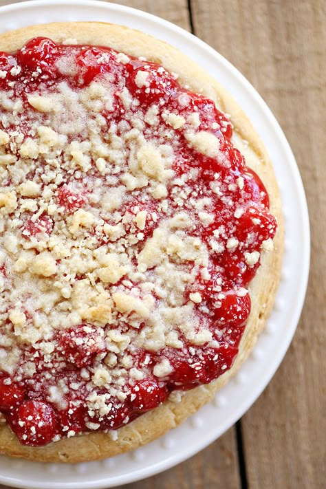 Cherry pie is high in the dessert rankings for me! Just wait until you taste this easy cherry pie dessert pizza recipe! My husband's birthday is the day before Valentine's Day, so we usually mash&n... Pizza Hut Cherry Dessert Pizza, Cherry Pie Pizza, Cherry Dessert Pizza Recipe, Cherry Pizza Dessert, Cherry Dessert Pizza, Blueberry Dessert Pizza, Cherry Pizza, Desert Pizza, Dessert Pizza Recipe