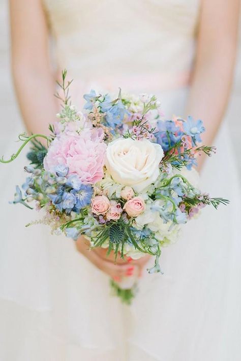 39 Fresh Spring Wedding Bouquets | Wedding Forward Fresh Wedding Bouquets, Bouquet Pastel, Spring Wedding Bouquets, Cheap Wedding Flowers, Russian Wedding, Spring Wedding Bouquet, A Bouquet Of Flowers, Silk Flowers Wedding, Spring Bouquet