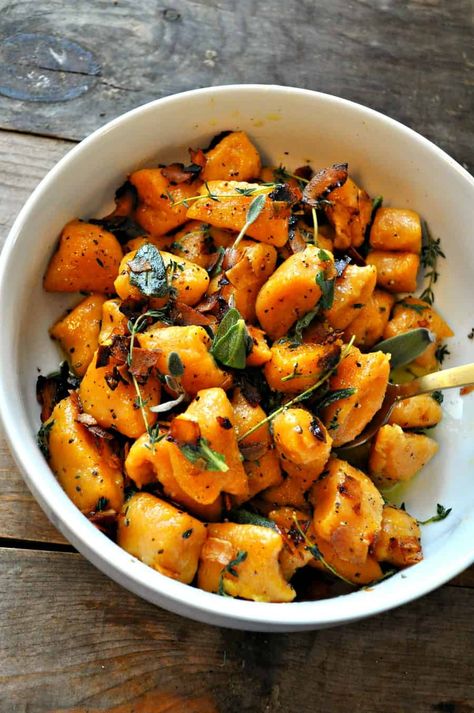 This vegan sweet potato gnocchi is an essential fall dinner! Super easy, fluffy gnocchi. Sauteed in a vegan butter herb sauce and topped with coconut bacon! Potato Gnocchi Recipes, Vegan Sweet Potato Recipes, Acid Reflux Friendly Recipes, Gerd Friendly Recipes, Vegan Thanksgiving Menu, Gerd Recipes, Rabbit And Wolves, Reflux Recipes, Acid Reflux Recipes