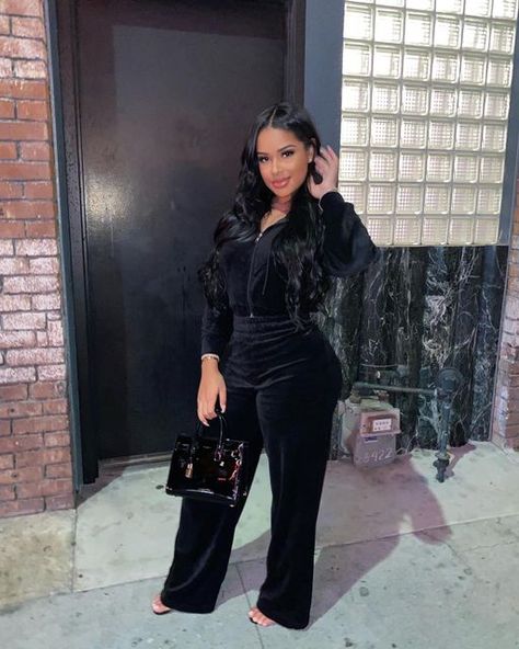 Taina W on Instagram: "Blurry but you get the picture 🖤 @fashionnova fashionnovapartner" Velour Tracksuit Outfit, Outfit Jogging, Hooded Crop Top, Tracksuit Outfit, Velour Tracksuit, Black Two Piece, Two Piece Pants Set, Sweatshirt Zipper, Red Fashion