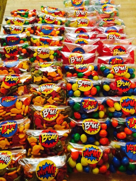 Superhero Treats For Party, Marvel Dessert Table, Super Hero Treats, Super Hero Snacks For Kids, Avengers Baby Shower Ideas, Super Hero Baby Shower Ideas, Super Hero Baby Shower, Superhero Treats, Marvel Baby Shower