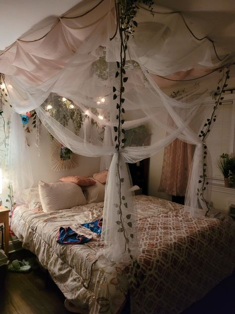 Beaded Bed Canopy, Sheer Curtain Canopy Diy Bed, Over Bed Ceiling Decor, Bed W Curtains, Small Room Canopy Bed Ideas, Unique Canopy Bed Ideas, Dorm Room Canopy Bed, Curtains Over Bed Ideas, Canapes Bed Ideas