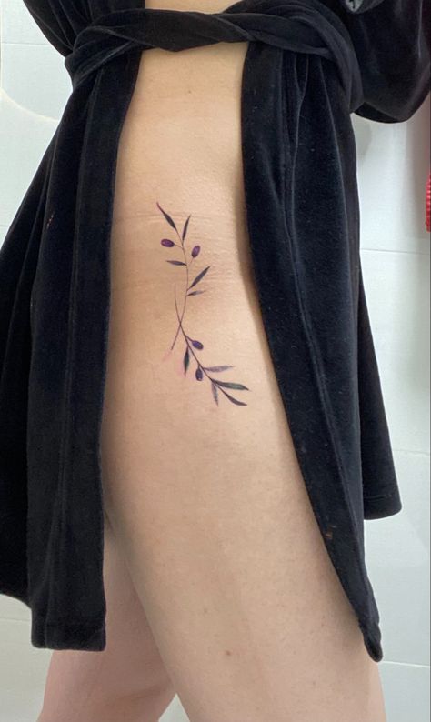 Olive Wrist Tattoo, Olive Leaves Tattoo Design, Olive Tattoo, Tattoo Ribs, Olive Branch Tattoo, Feminist Tattoo, Tato Minimal, Body Portrait, Torso Tattoos