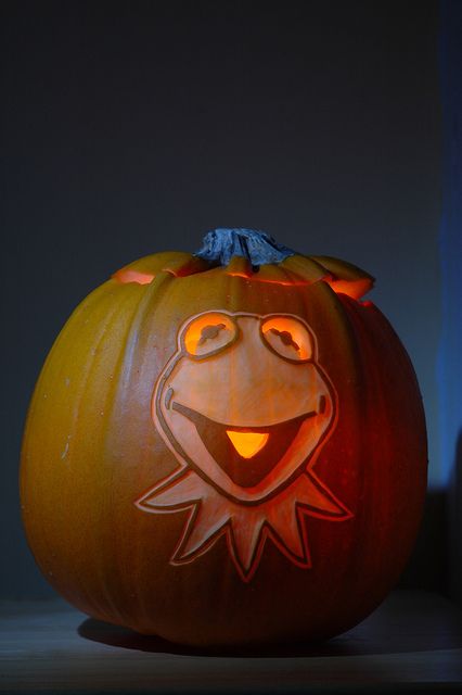 Kermit Frog Pumpkin Carving, Pumpkin Carving Art, Frog Pumpkin, Muppet Mayhem, Pumpkin Templates, The Muppet Movie, Halloween Diorama, Statler And Waldorf, Pumpkin Carving Contest