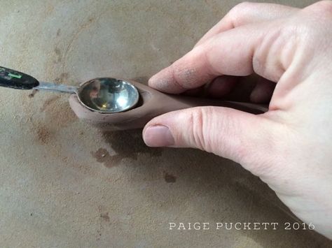 paige puckett pottery making spoons Hand Built Pottery Spoons, How To Pull A Handle Pottery, Pottery Spoons How To Make, Ceramic Spoon Rest Pottery, Ceramic Spoons How To Make, Ceramic Jewelry Handmade, Handbuilt Pottery Ideas, Pottery Spoons, Kitchen Spoons