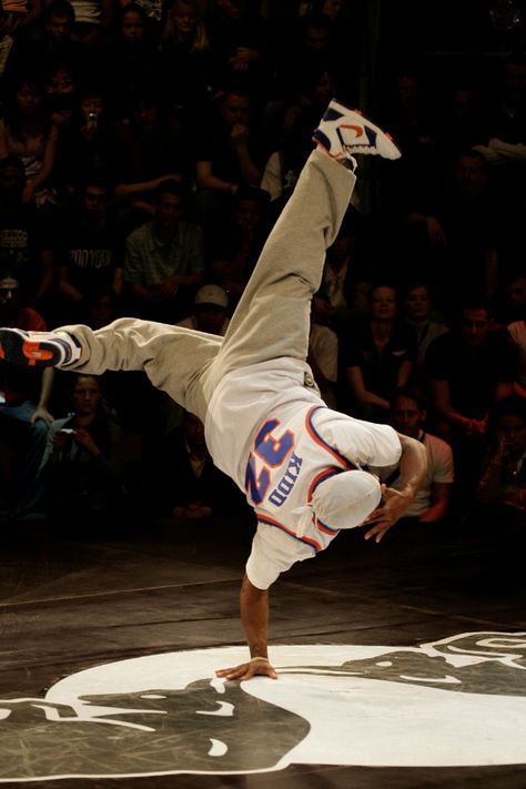 ♥ Rap Battle Aesthetic, Breakdance Outfit, Breakdance Aesthetic, Hip Hop Dance Aesthetic, Dancing References, Breakdance Pose, Dancer Aesthetic Hip Hop, Dance Aesthetic Hip Hop, Skater Poses