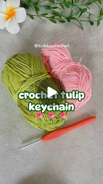 How To Crochet A Keychain, Keychain Crochet Tutorials, Tulip Keychain Crochet, Crochet Tulip Keychain, Crochet Keychain Tutorial, Tulips Crochet, Tulip Keychain, Crochet Tulip, Yarn Scraps