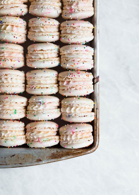 Funfetti Macarons, Macaron Dessert, American Buttercream, Broma Bakery, Macaron Recipes, Boxed Cake, Slow Cooker Desserts, Macaroon Recipes, Macaron Recipe