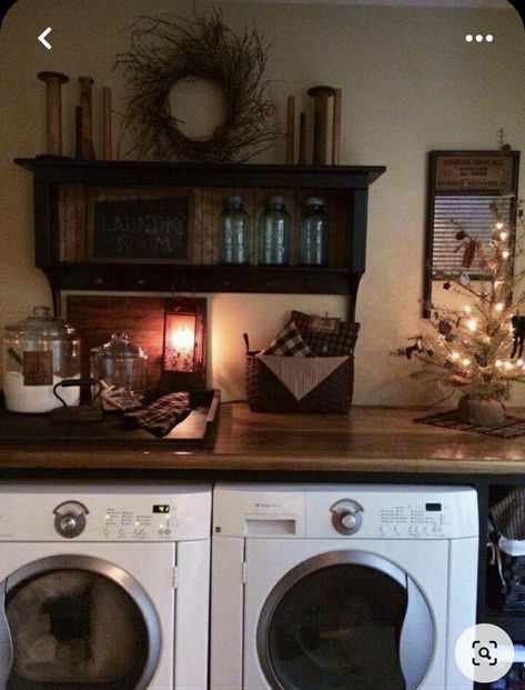 Primitive Laundry Rooms, Country Laundry Rooms, Primitive Bathrooms, Primative Decor, Primitive Homes, Prim Decor, Large Closet, Primitive Decorating Country, Primitive Home