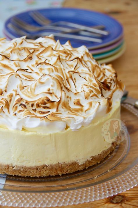 No Bake Lemon Cake, Easy No Bake Lemon Cheesecake, Fridge Desserts, Lemon Cheesecake Filling, Meringue Cheesecake, Lemon Meringue Cheesecake, Janes Patisserie, Meringue Pie Recipes, Italian Meringue