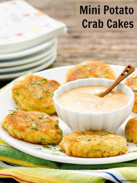 Mini Potato Crab Cakes made with leftover mashed potatoes, lump crabmeat, and served with remoulade sauce. Make them for you next party to kick it off in a tasty way. #SundaySupper with @idahopotato Potato Crab Cakes, Using Mashed Potatoes, Crab Cake Appetizer, Mini Potatoes, Crab Cake Recipe, Remoulade Sauce, Mini Tortillas, Leftover Mashed Potatoes, Appetizer Bites