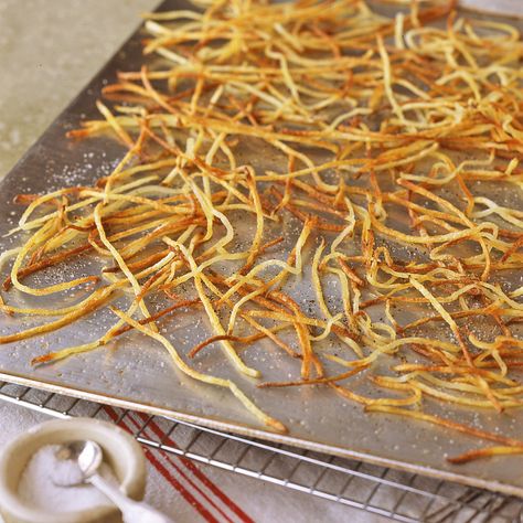 Oven-Baked Shoestring Fries Dinner Calendar, Italian Fries, Shoestring Fries, Crispy Fries, Hanger Steak, Martha Stewart Recipes, Yummy Dishes, Vintage Dinner, Baked Fries