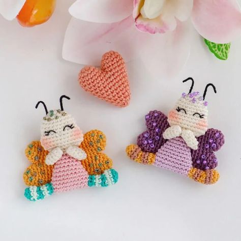 Ornaments Archives - Page 2 of 2 - Eryhana Crochet Family Hairpin Crochet Pattern, Crochet Keyrings, Crochet Bees, Crochet Family, Stitch Head, Sc Crochet, Crochet Bodies, Mini Amigurumi, Crochet Strawberry