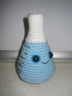 Like Science Experiments? Free pattern for a Kawaii Erlenmeyer Flask Organic Chem, Erlenmeyer Flask, Knit Projects, Amigurumi Free, Amigurumi Free Pattern, Crochet Gifts, Crochet Dolls, Yarn Crafts, Stuffed Toys Patterns