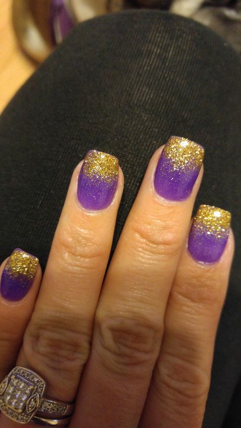 Purple and Gold Nails...ECU Pirates!!! Purple And Gold Football Nails, Vikings Football Nails, Purple Football Nails, Ecu Nails, Lsu Nails Designs Purple Gold, Lsu Nails Designs, Mn Vikings Nails, Vikings Nail Designs, Purple And Gold Nails Acrylic