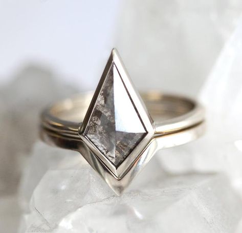 Grey Diamond Engagement Ring, Diamond Alternative Engagement Ring, Kite Diamond, Pepper Diamond Ring, Salt Pepper Diamond, Diamond Ring Set, Stone Rose, Modern Engagement Rings, Engagement Sets