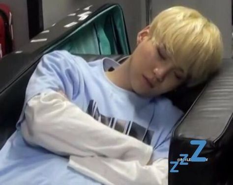 Yoongi Sleeping, Troye Sivan, Celebrity Style Red Carpet, Bohemian Rhapsody, One Shot, Min Suga, Fan Fiction, Chris Brown, Bts Yoongi