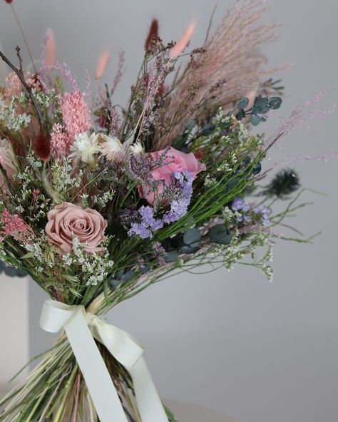 Your Recent Favourite Everblooms 🌸 Available online & at the Coming-Soon Popup Store @kildarevillage in July 😜 . . . . . #irishbrand #preservedflowers #driedflowers #floralart #sustainableflowers #weddingflorist #floraldesigner #everblooms #madeinireland Bouquet Pastel, Popup Store, Sustainable Flowers, Wild Meadow, Roses Bouquet, Preserved Roses, Preserved Flowers, Pink Tone, How To Preserve Flowers