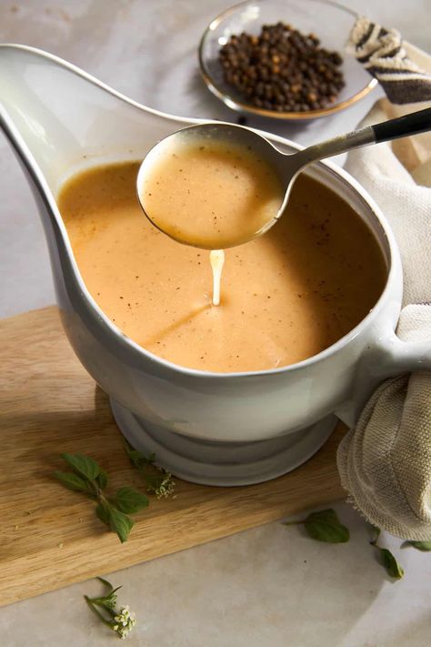 How to Make Turkey Gravy from Drippings Gravy Recipe No Drippings, Baked Carrots Recipe, Gravy From Drippings, Thanksgiving Gravy Recipes, Turkey Gravy Recipe Easy, Turkey Gravy From Drippings, Turkey Gravy Easy, Homemade Turkey Gravy, Making Turkey Gravy