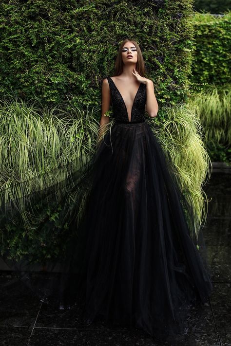 Black Wedding Gowns, Dark Wedding, Wedding Dresses Photos, Lace Bridal Gown, Gothic Wedding, Modern Wedding Dress, Black Wedding Dresses, Long Sleeve Lace Dress, Fashion Group