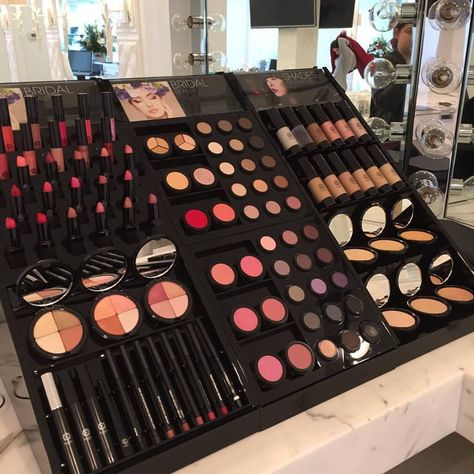 Makeup Store Exterior, Big Makeup Kit, Cosmetic Storage Full Size Products, Huge Makeup Collection, Makeup Display Ideas, Goth Makeup Display, Glossier Beauty, Foundation Sponge, Android App Design