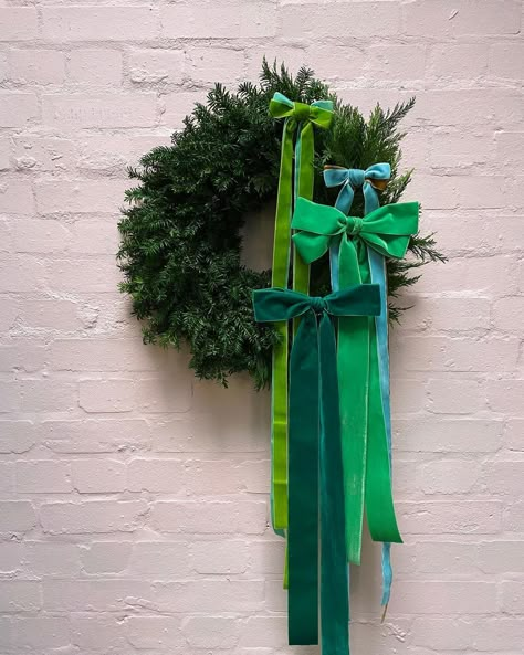 Winter Wedding Ceremony Ideas Winter Wedding Ceremony, Diy Natal, Green Wreath, Christmas Inspo, Quotes Inspiring, Marriage Ceremony, Noel Christmas, Merry Little Christmas, Holiday Inspiration