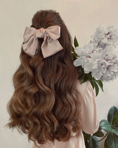 Hair With Bow Aesthetic, Bow Hairstyle, Ribbon Hairstyle, Peinados Fáciles Para Cabello Corto, Hair Stylies, Long Brown Hair, Hair Stylist Life, Dream Hair, 인물 사진