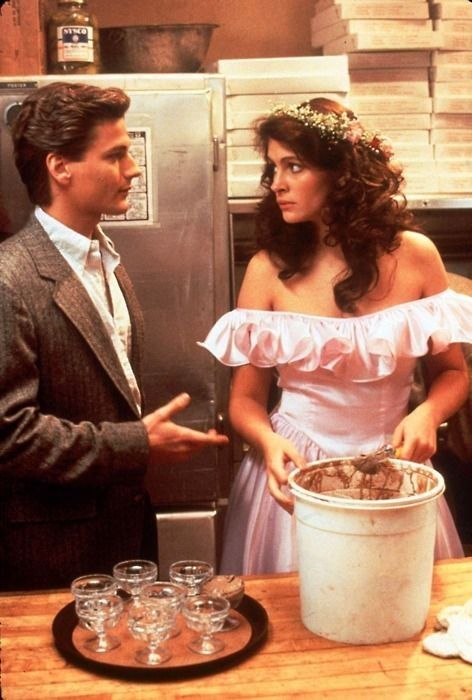 Mystic Pizza, Daisy & Charlie Freddy Rodriguez, Mystic Pizza, Chick Flicks, 80s Movies, Movie Wallpapers, Julia Roberts, Silver Screen, Film Serie, Classic Movies