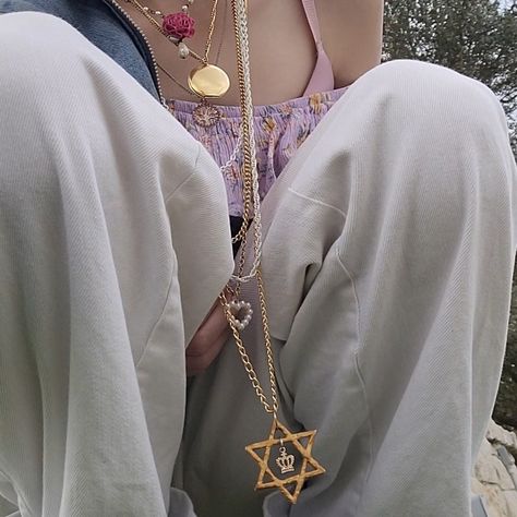 #aesthetic #jewish #hearts Tzniut Jewish, Jewish Girl Aesthetic, Judaism Aesthetic, Jew Aesthetic, Jewish Aesthetic, Sims Characters, Virtual Scrapbook, Jewish Ancestry, Jewish Stuff