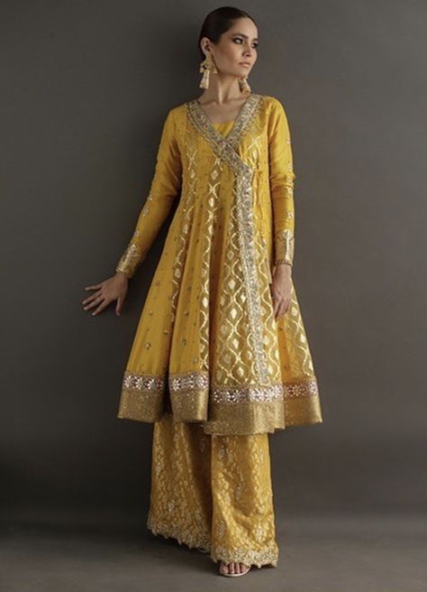 Banarasi Suit Designs Latest Pakistani, Yellow Banarasi Suit, Organza Salwar Suit, Mayun Bride, Haldi Outfits, Ethnic Dresses, Anarkali Dresses, Haldi Outfit, Fancy Fabric