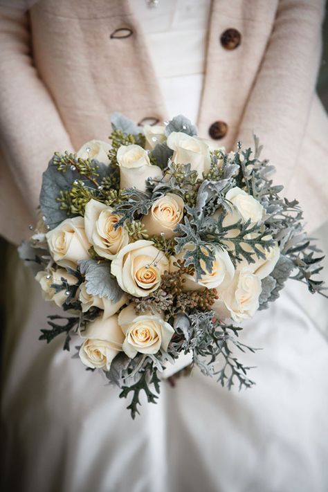 Frosty Flowers, Pinecone Bouquet, Winter Bouquets, Classical Wedding, Small Wedding Bouquets, Winter Wedding Planning, Winter Florals, Bouquet Photo, Winter Wedding Bouquet